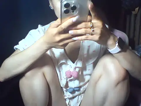 Snapshot of -Kina-a chatting on 05.21.26 -Kina-a online show from 05.21.26