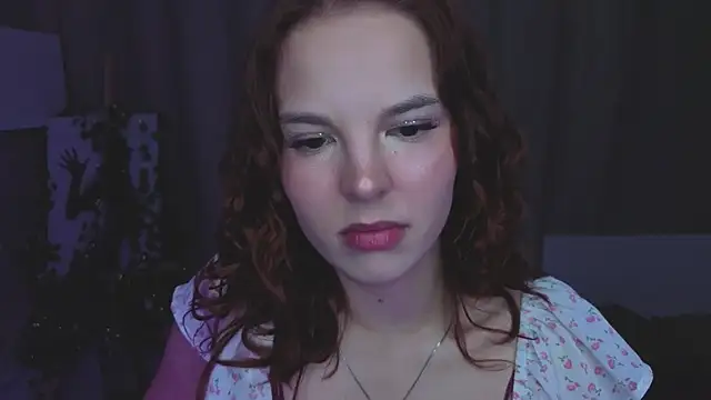 Snapshot of SinaHogsette chatting on 06.29.26 SinaHogsette online show from 06.29.26