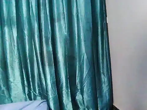 Snapshot of Afrikan_desire chatting on 06.18.26 Afrikan desire online show from 06.18.26