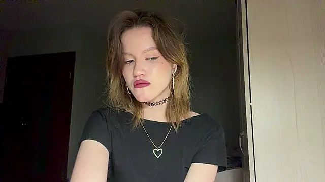 Snapshot of LenaRizzuti chatting on 05.18.26 LenaRizzuti online show from 05.18.26