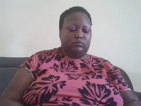 Snapshot of fat_ebonyqueen chatting on 06.14.26 fat ebonyqueen online show from 06.14.26