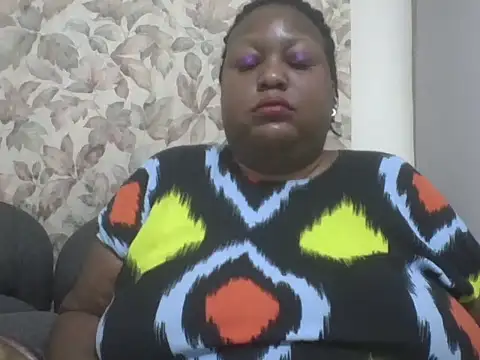 Snapshot of fat_ebonyqueen chatting on 06.23.26 fat ebonyqueen online show from 06.23.26