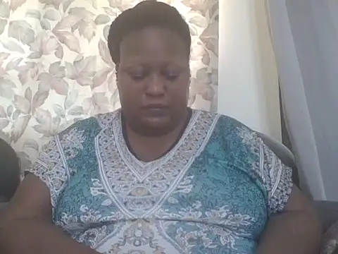 Snapshot of fat_ebonyqueen chatting on 06.29.26 fat ebonyqueen online show from 06.29.26