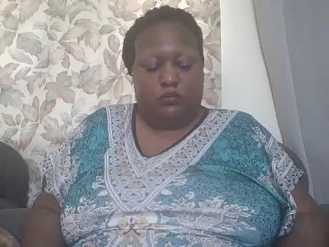 Snapshot of fat_ebonyqueen chatting on 06.29.26 fat ebonyqueen online show from 06.29.26