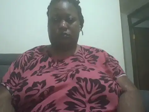 Snapshot of fat_ebonyqueen chatting on 06.30.26 fat ebonyqueen online show from 06.30.26