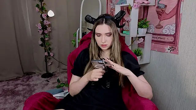 Snapshot of NocturneHuntress chatting on 06.22.26 NocturneHuntress online show from 06.22.26