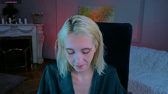 Snapshot of Elen__Moore chatting on 06.25.26 Elen Moore online show from 06.25.26