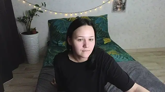 Snapshot of Tori_cute chatting on 06.14.26 Tori cute online show from 06.14.26
