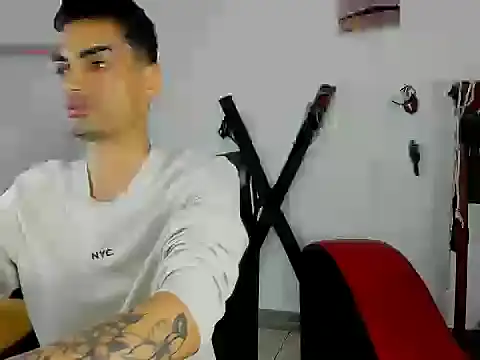 Snapshot of the_boy_liam chatting on 05.19.26 the boy liam online show from 05.19.26