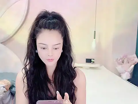 Snapshot of wxy-Lov chatting on 05.19.26 wxy-Lov online show from 05.19.26