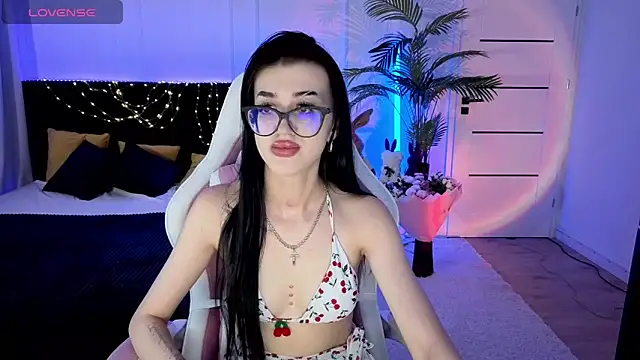 Snapshot of Ariella_Me chatting on 06.28.26 Ariella Me online show from 06.28.26