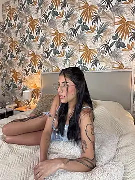 Snapshot of ChloeBellucci chatting on 06.15.26 ChloeBellucci online show from 06.15.26