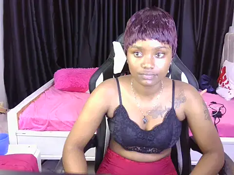 Snapshot of Queen_lyla01 chatting on 05.21.26 Queen lyla01 online show from 05.21.26