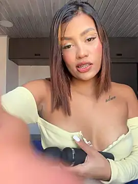 Snapshot of lana__ray chatting on 05.20.26 lana ray online show from 05.20.26