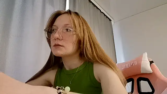 Snapshot of LauraTurber chatting on 05.22.26 LauraTurber online show from 05.22.26