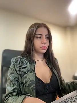 Snapshot of Hanna_Cruz_ chatting on 06.04.26 Hanna Cruz online show from 06.04.26