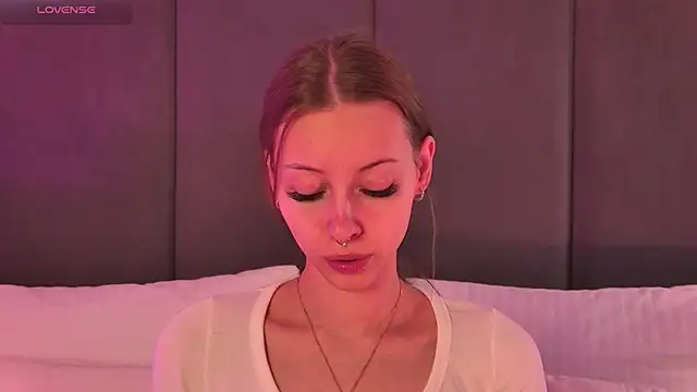 Snapshot of JulyOwens chatting on 06.18.26 JulyOwens online show from 06.18.26