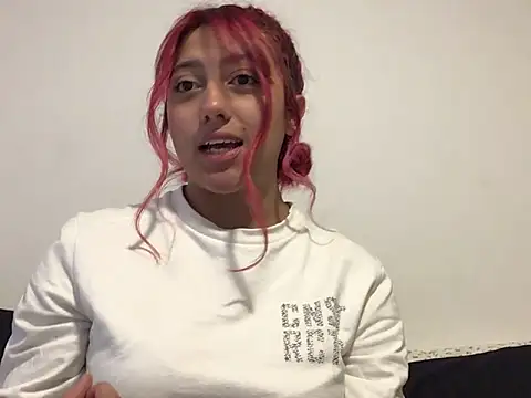 Snapshot of Emma_Cut chatting on 06.05.26 Emma Cut online show from 06.05.26