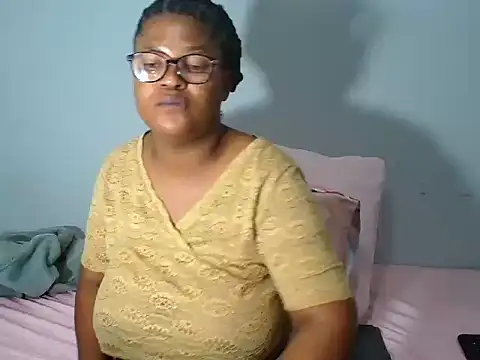 Snapshot of CandyYumsAerolaXX chatting on 05.21.26 CandyYumsAerolaXX online show from 05.21.26