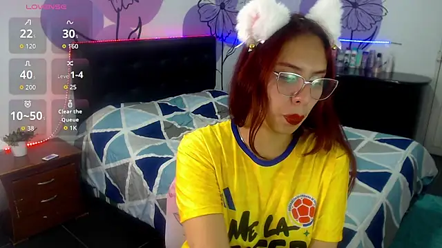 Snapshot of ashly_litlle chatting on 06.24.26 ashly litlle online show from 06.24.26