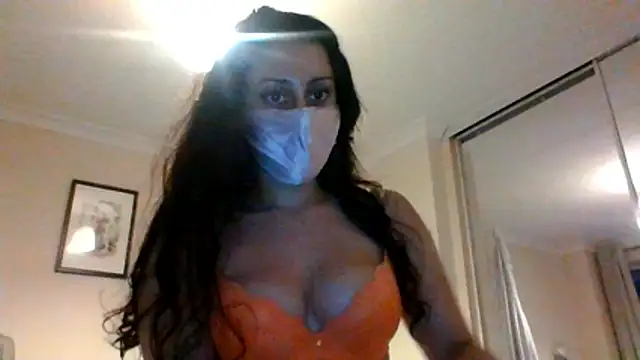 Snapshot of leila_salem chatting on 06.11.26 leila salem online show from 06.11.26