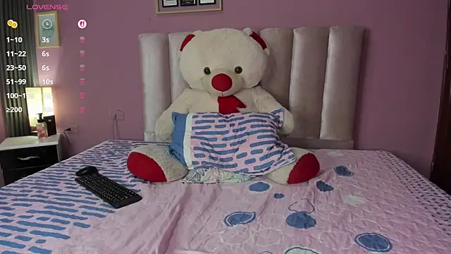 Snapshot of ORIANNA_21 chatting on 06.17.26 ORIANNA 21 online show from 06.17.26