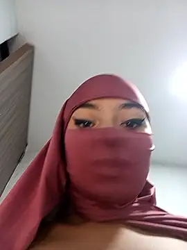 Snapshot of Samira_1 chatting on 06.18.26 Samira 1 online show from 06.18.26