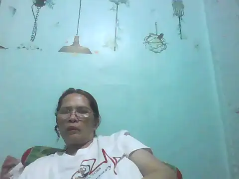 Snapshot of momshe2026 chatting on 06.15.26 momshe2026 online show from 06.15.26