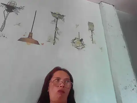 Snapshot of momshe2026 chatting on 06.17.26 momshe2026 online show from 06.17.26