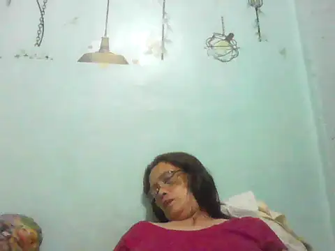 Snapshot of momshe2026 chatting on 06.17.26 momshe2026 online show from 06.17.26