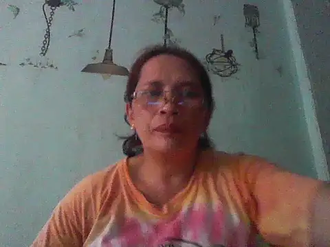 Snapshot of momshe2026 chatting on 06.19.26 momshe2026 online show from 06.19.26