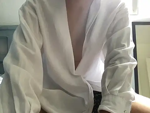 Snapshot of candyperfumeboy chatting on 05.23.26 candyperfumeboy online show from 05.23.26