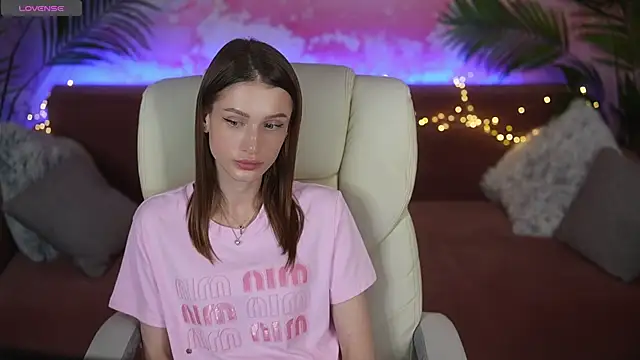 Snapshot of SophiaDream_ chatting on 05.20.26 SophiaDream online show from 05.20.26