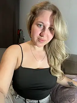Snapshot of MarieHeartt chatting on 06.18.26 MarieHeartt online show from 06.18.26