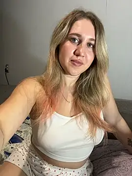 Snapshot of MarieHeartt chatting on 07.19.26 MarieHeartt online show from 07.19.26
