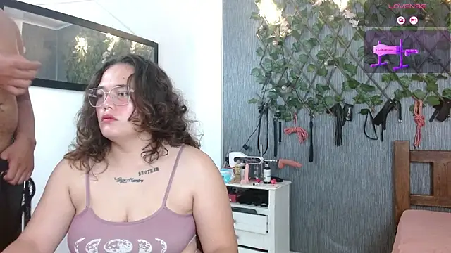 Snapshot of Big_Hard_Sofia chatting on 06.04.26 Big Hard Sofia online show from 06.04.26