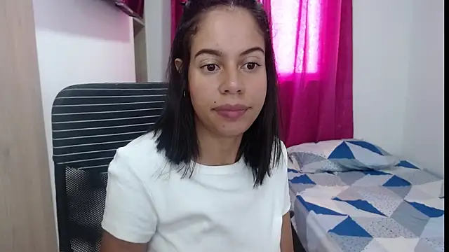 Snapshot of Valeria_Santos_ chatting on 06.24.26 Valeria Santos online show from 06.24.26