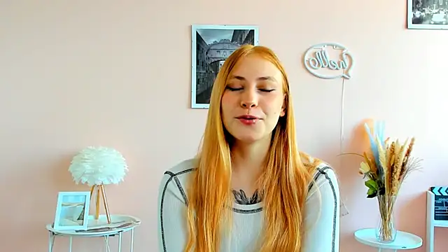 Snapshot of OnaKuziel chatting on 05.21.26 OnaKuziel online show from 05.21.26