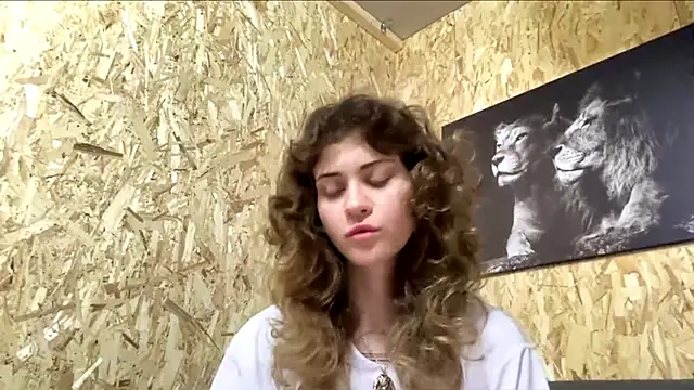 Snapshot of HarmonyShulman chatting on 05.22.26 HarmonyShulman online show from 05.22.26