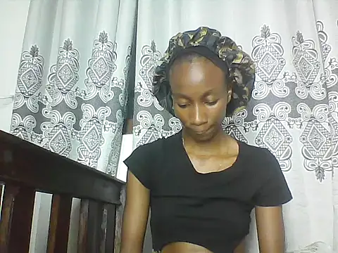 Snapshot of Littlemiss_shey chatting on 06.30.26 Littlemiss shey online show from 06.30.26