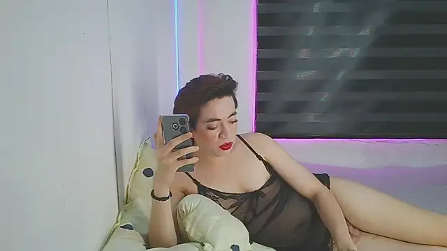 Pretty Bug online show from 07.12.26
