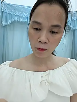 Snapshot of Lye_lovely chatting on 06.15.26 Lye lovely online show from 06.15.26
