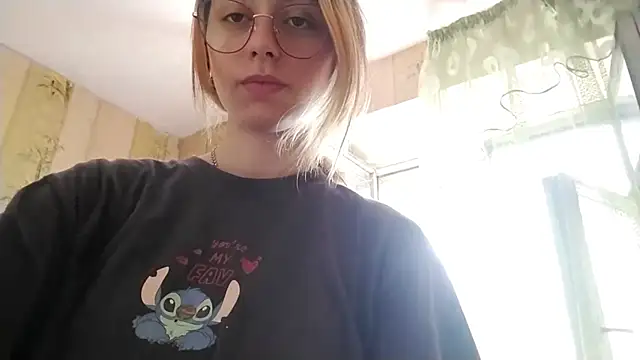 Snapshot of Michelllle chatting on 05.23.26 Michelllle online show from 05.23.26