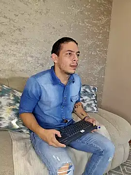 Snapshot of OliverWyse chatting on 06.16.26 OliverWyse online show from 06.16.26