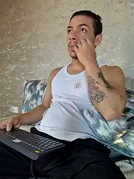 Snapshot of OliverWyse chatting on 06.22.26 OliverWyse online show from 06.22.26
