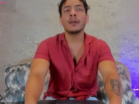 Snapshot of OliverWyse chatting on 06.24.26 OliverWyse online show from 06.24.26