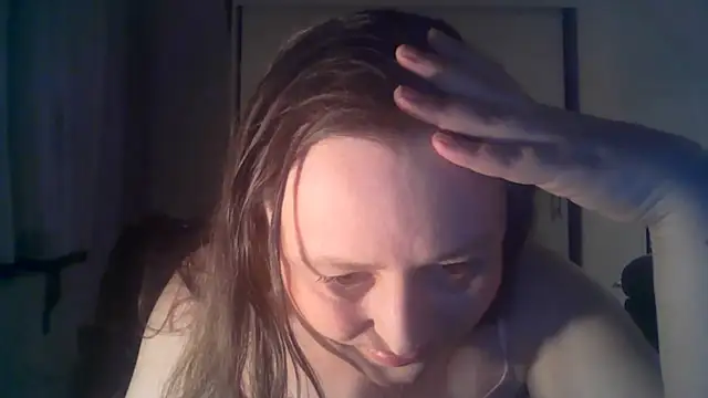 Snapshot of TaylorLovely chatting on 05.27.26 TaylorLovely online show from 05.27.26