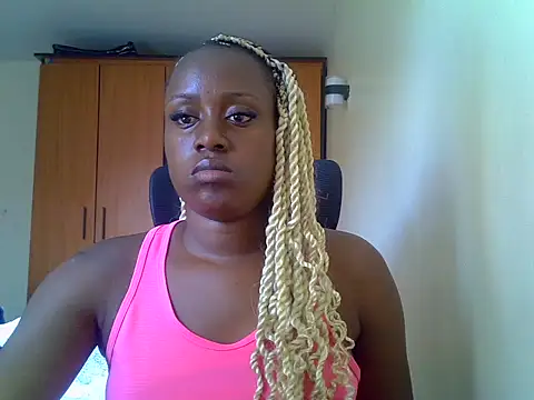 Snapshot of slimshazie chatting on 05.22.26 slimshazie online show from 05.22.26