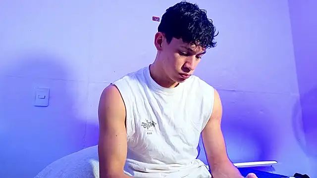 Snapshot of Luke_Muscle chatting on 05.24.26 Luke Muscle online show from 05.24.26