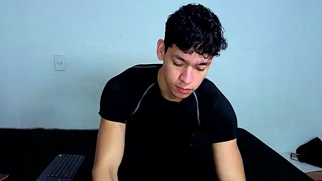 Snapshot of Luke_Muscle chatting on 06.02.26 Luke Muscle online show from 06.02.26